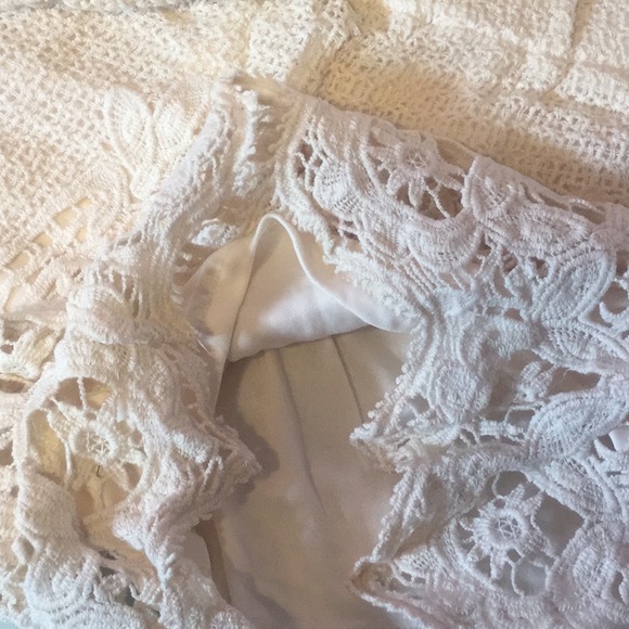 ❌DONATED❌Cream Beige Crochet Stretch Waistband Lined Shorts - Picture 6 of 9